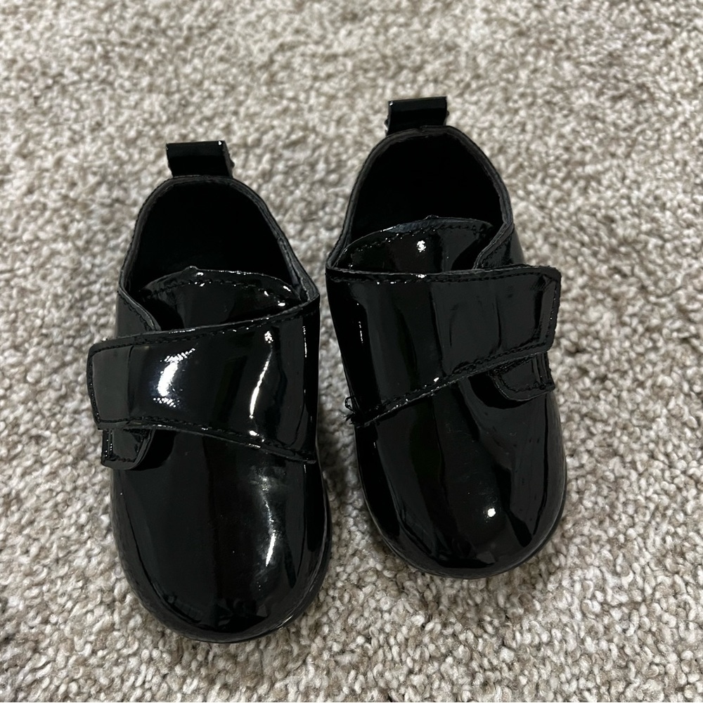 Baby boy shiny patent leather dress shoes size 1